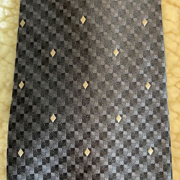 Tie Bundle. 3 100% Silk Ties. Black/Gray
Geoffrey Beene, CroftsBarrow, Stafford - Picture 2 of 10